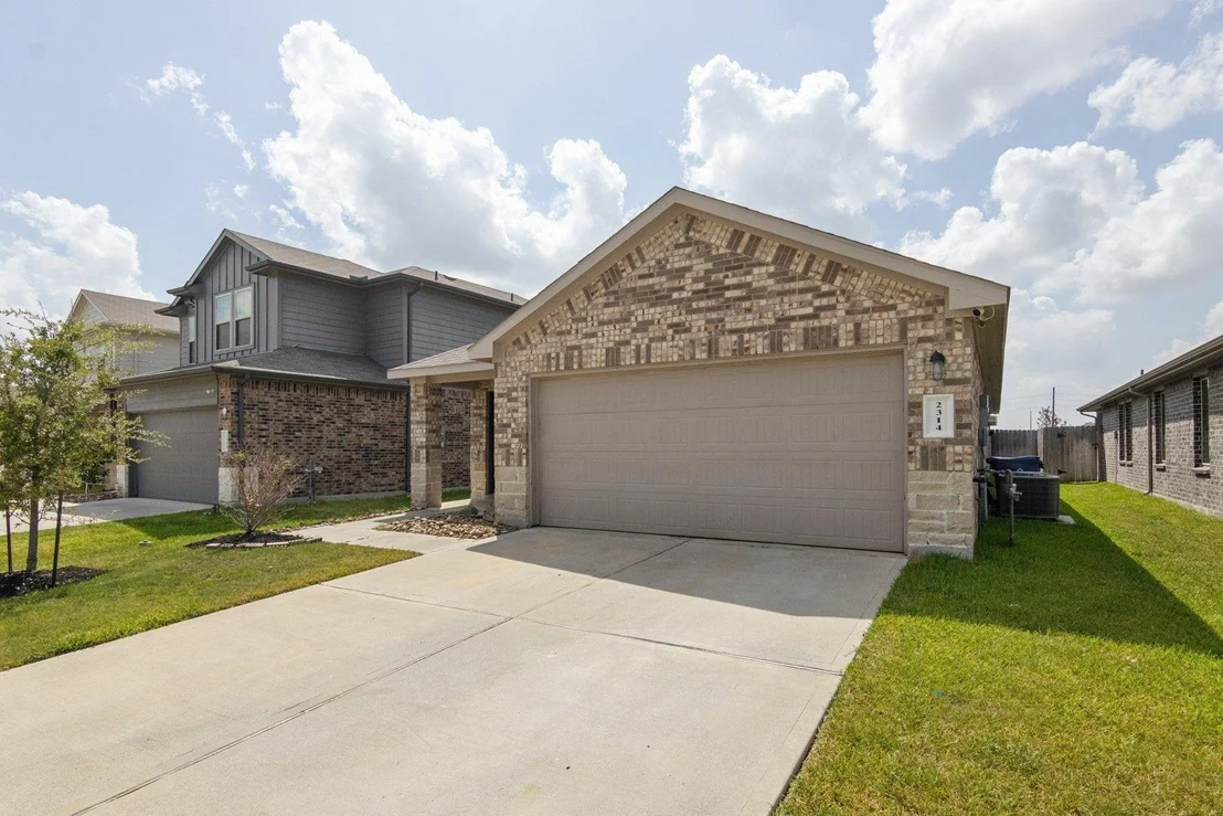 Photo of 2314 Fraser Hill Lane