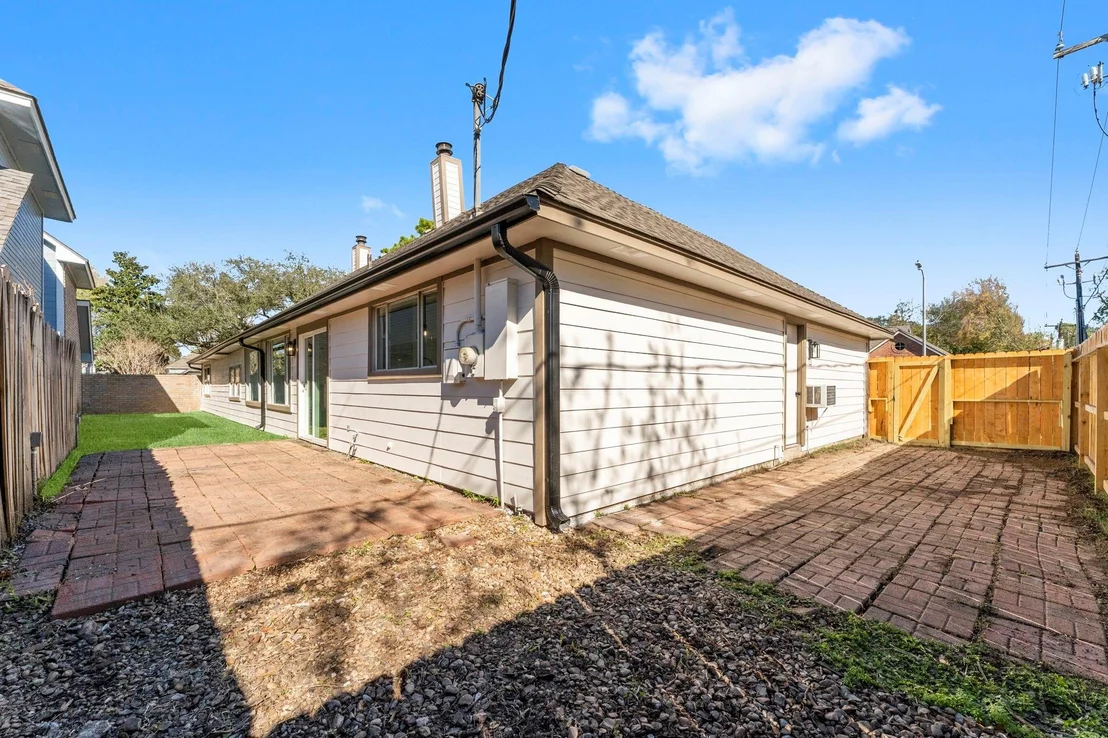 Photo of 1678 Beaconshire Road