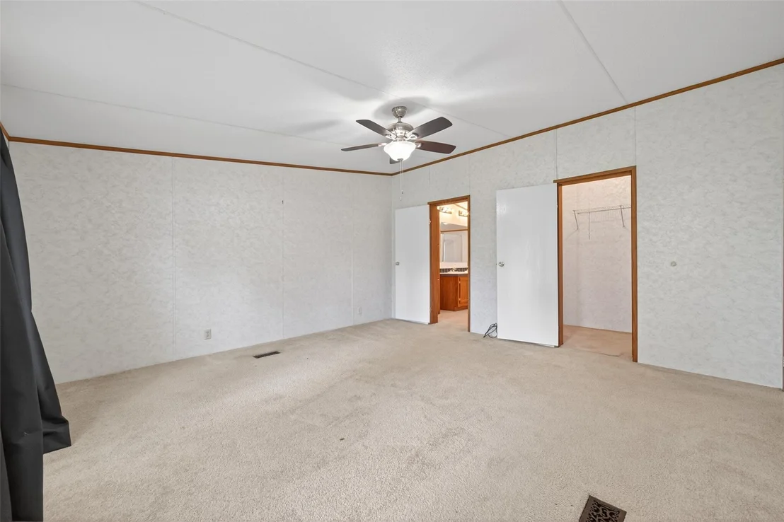 Photo of 121 E Oak Shadows