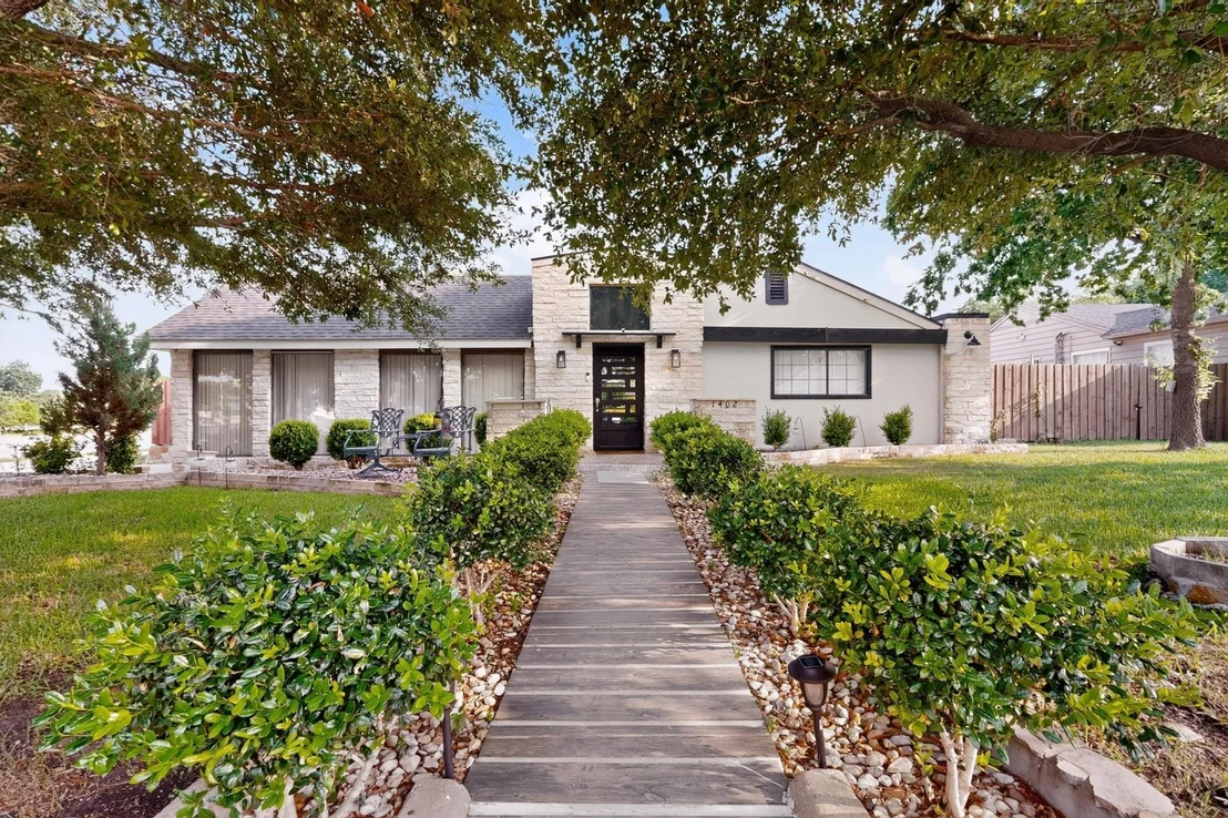 Photo of 1402 James Drive