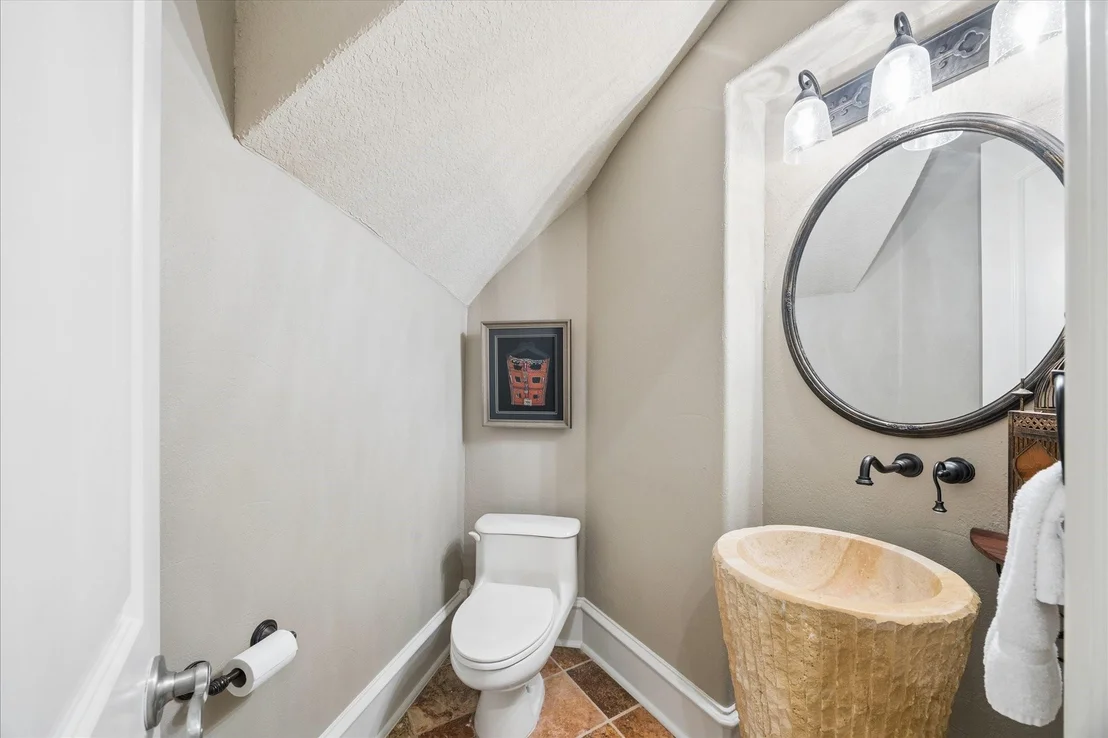 Photo of 6810 Anthonia Lane