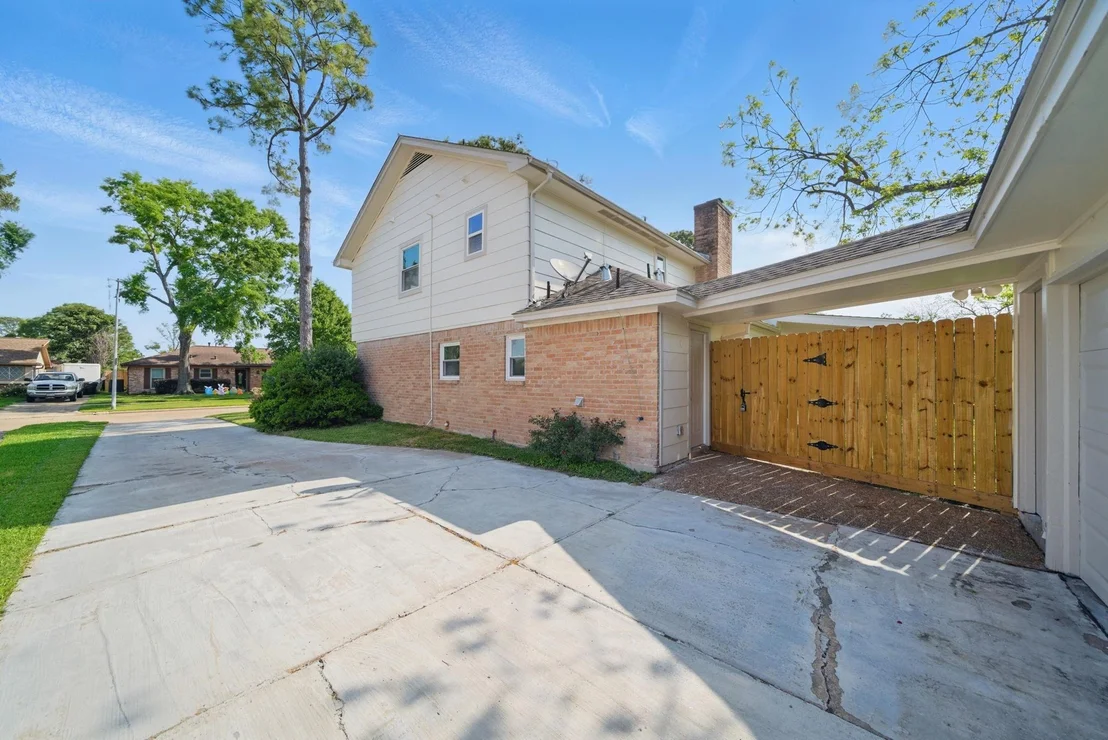 Photo of 9711 Derrik Drive