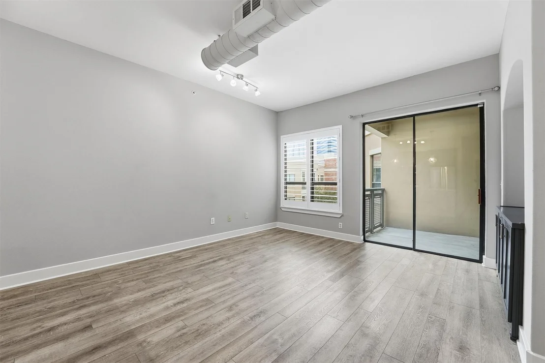 Photo of Unit 4113 at 1901 Post Oak Boulevard