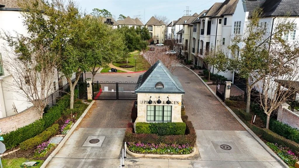 Photo of 10913 Upland Park