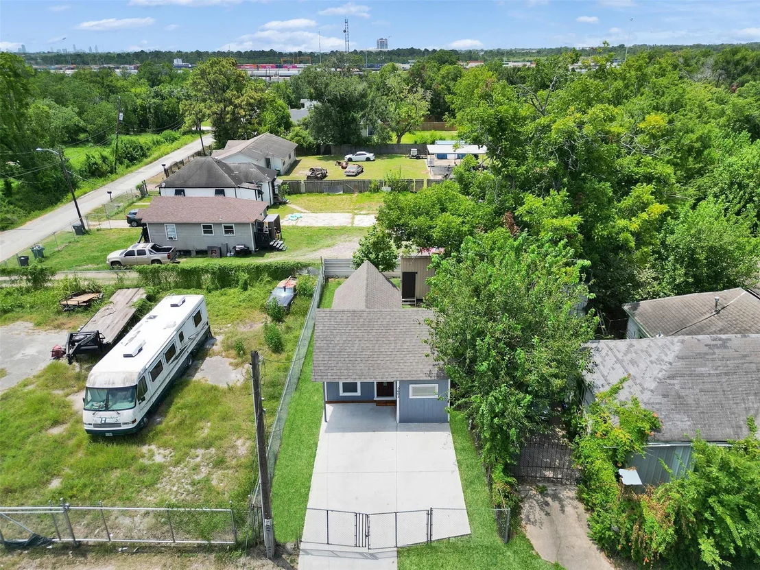Photo of 5603 N Wayside Drive