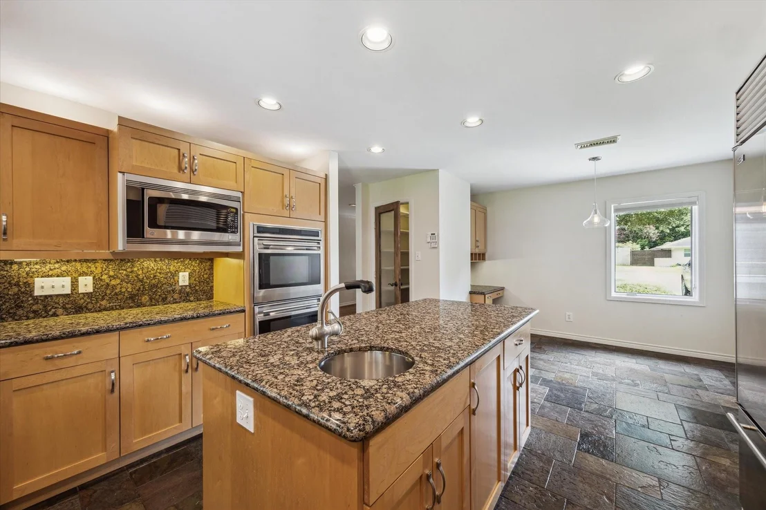 Photo of 4920 Maple