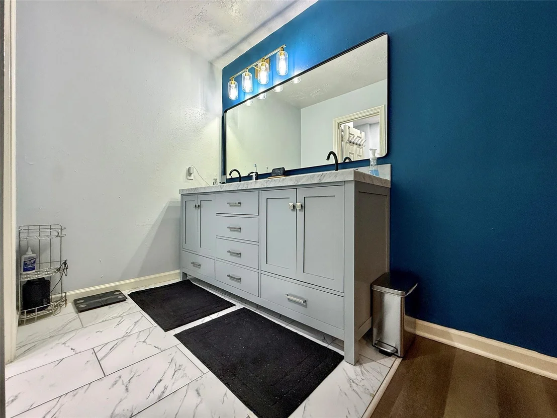 Photo of 7531 Antoine Drive