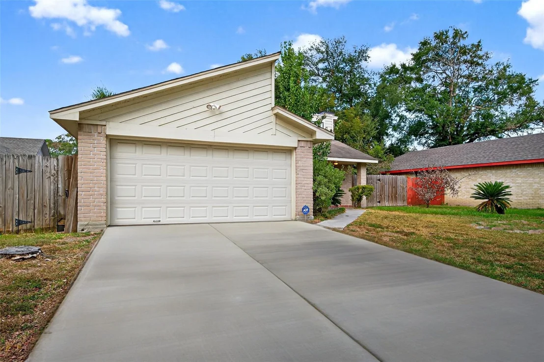 Photo of 6935 Foxbrook Drive