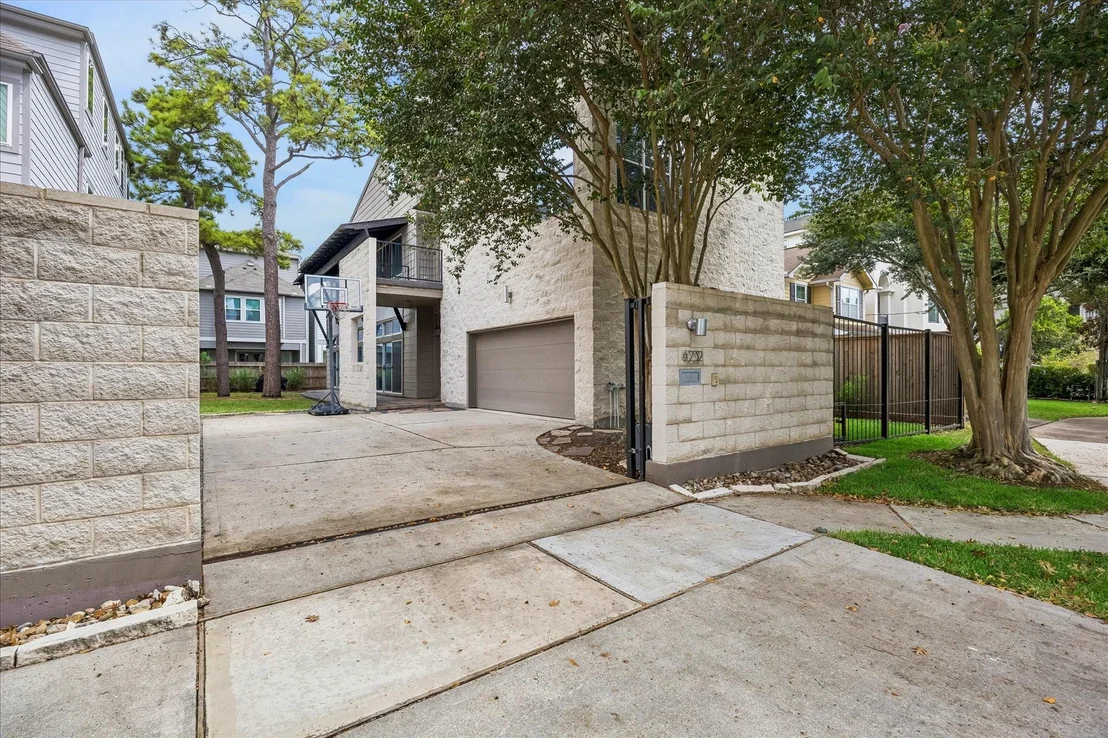 Photo of 4232 Law Street