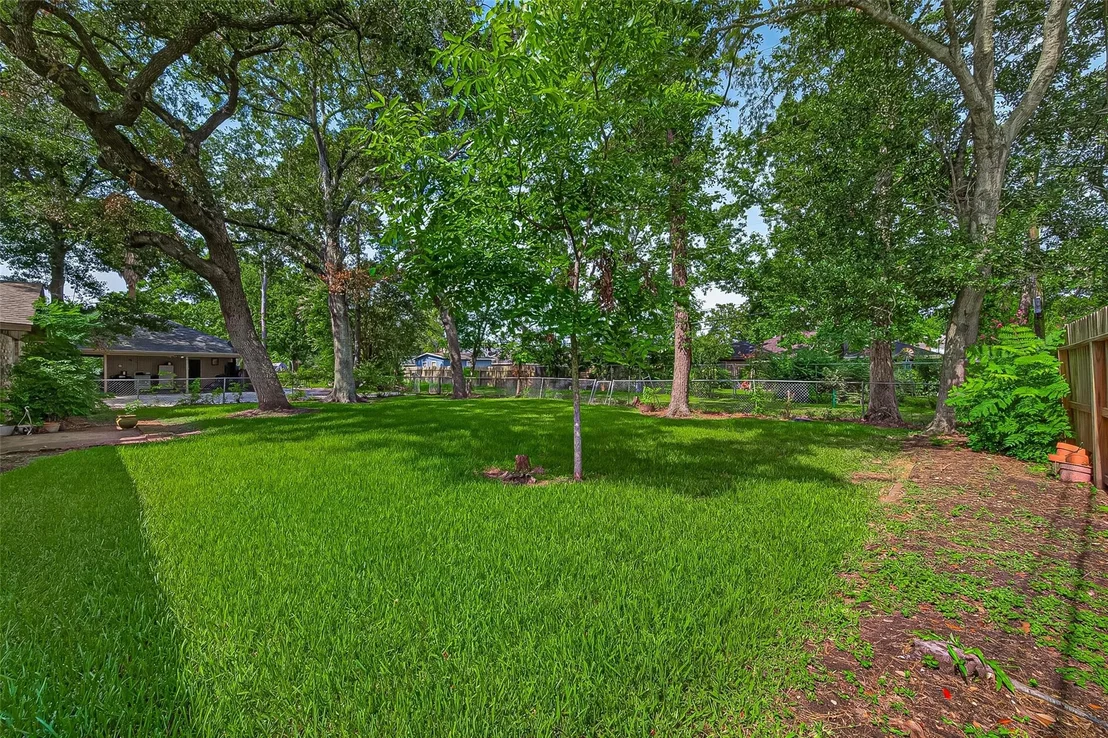 Photo of 2002 Crestwood Drive