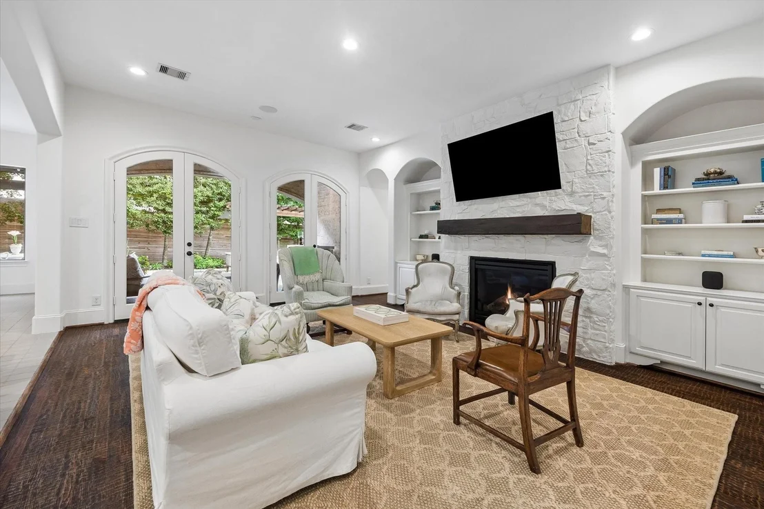 Photo of 6151 Chevy Chase Drive