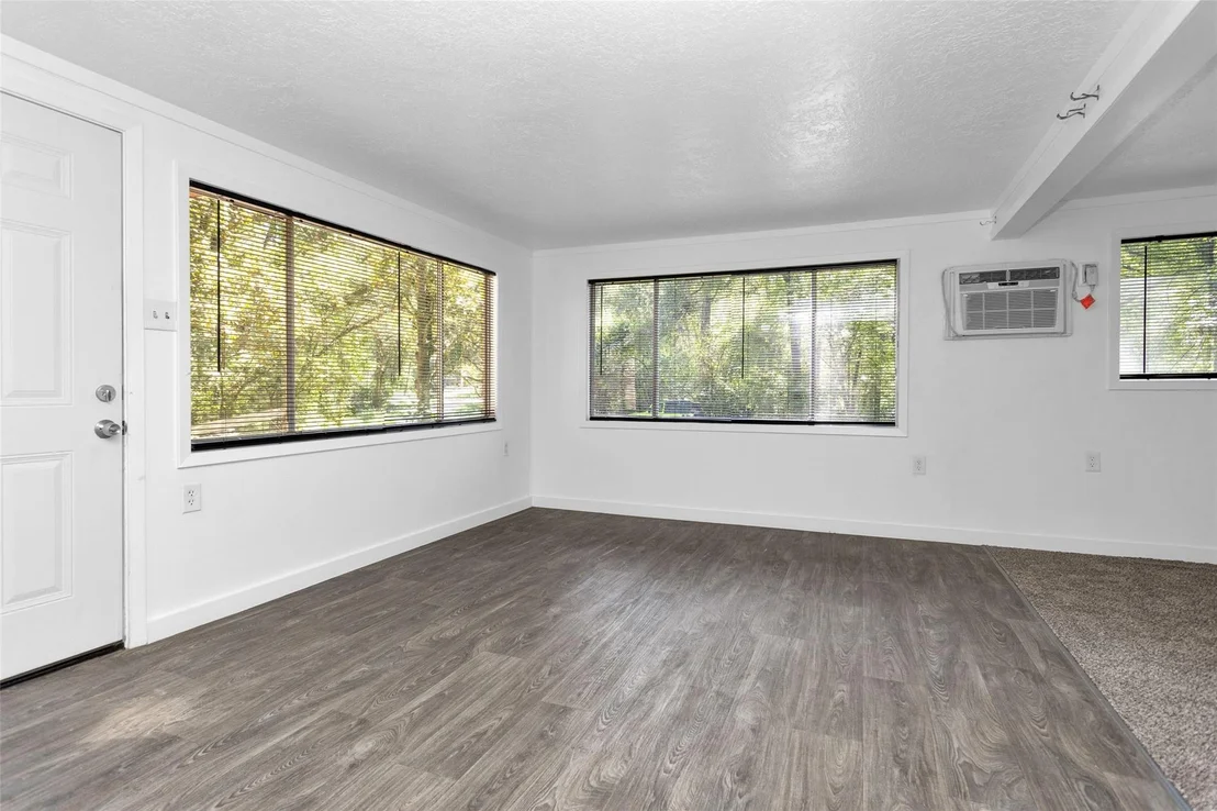 Photo of 5693 Cessna Drive