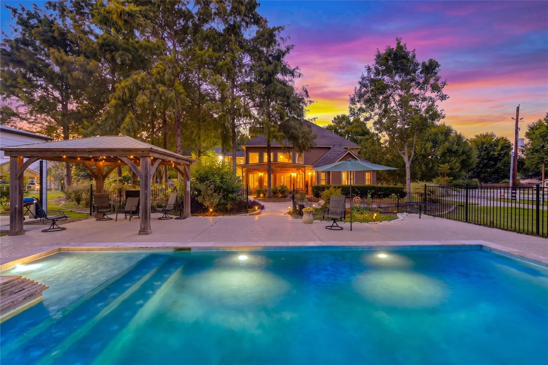 Photo of 200 Creekside Court