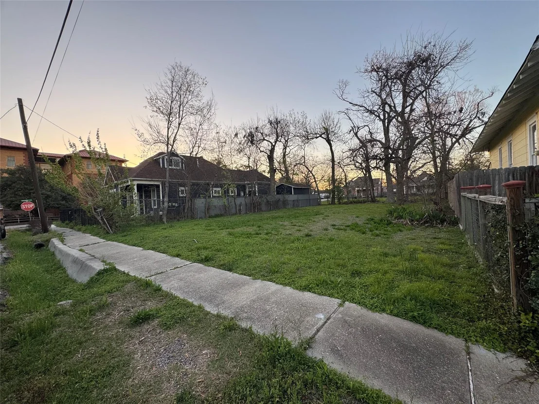 Photo of 303 Bishop Street