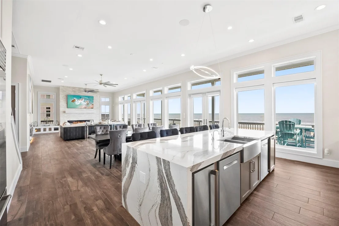 Photo of 11707 Beachside