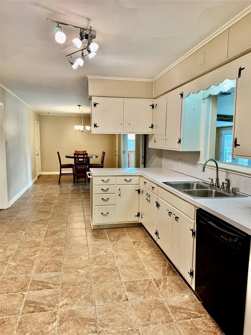 Photo of 5050 Swallow Drive