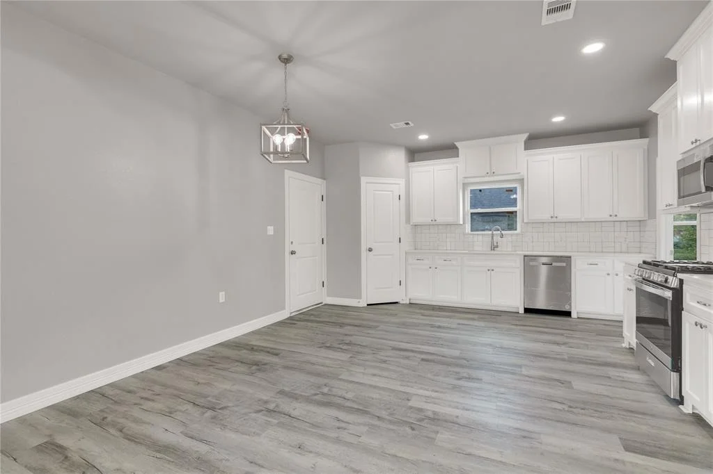 Photo of 409 E Travis
