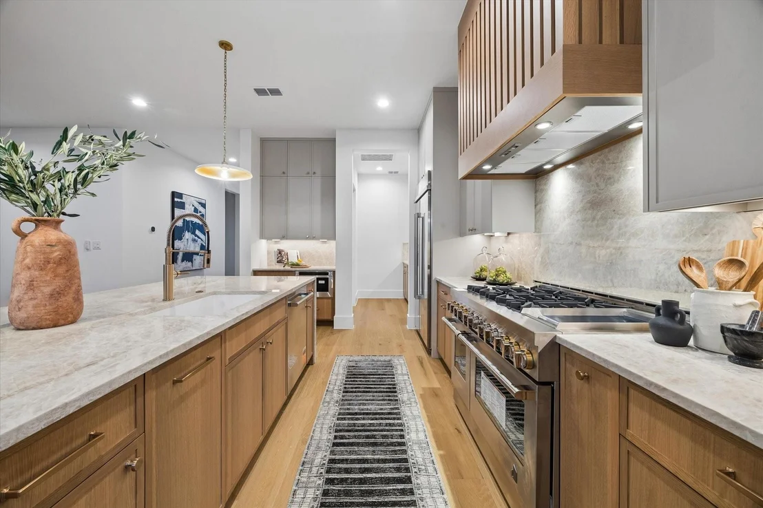 Photo of 2250 Bartlett Street