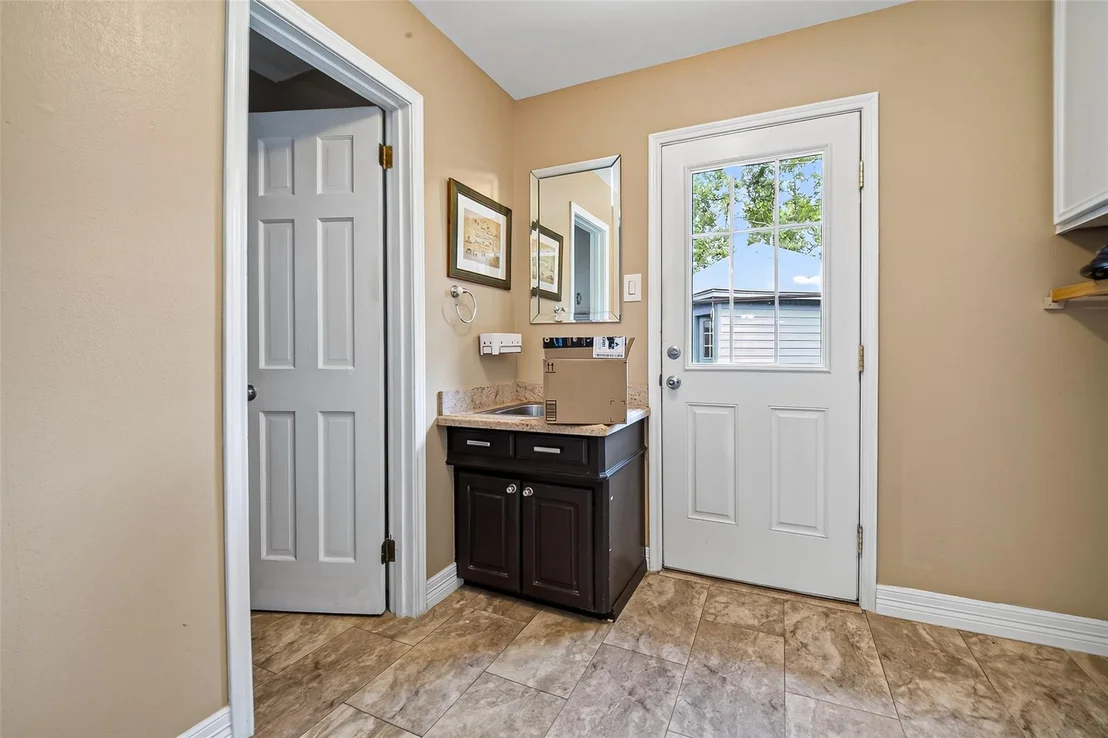 Photo of 560 Savannah Park