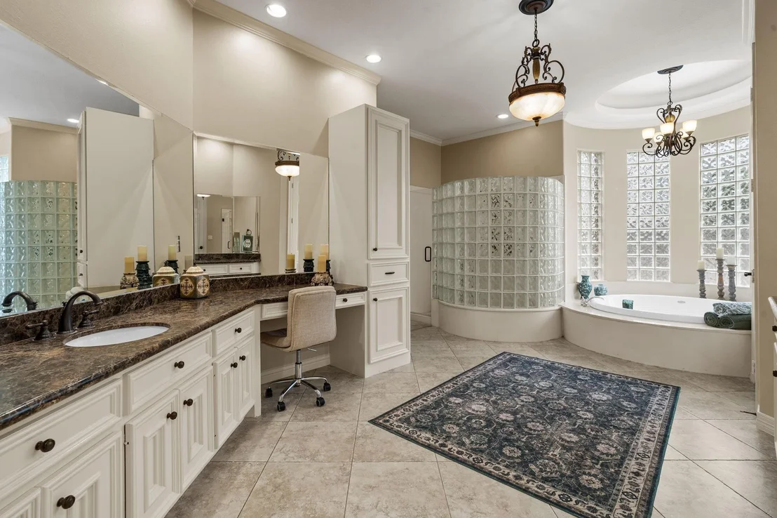 Photo of 8214 Forest Gate Drive