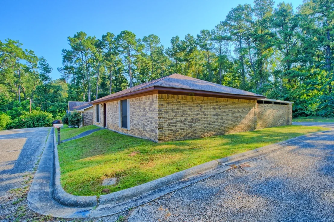 Photo of 1000 Crestline Lane