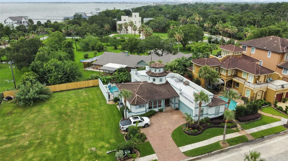 Photo of 537 Villa Drive