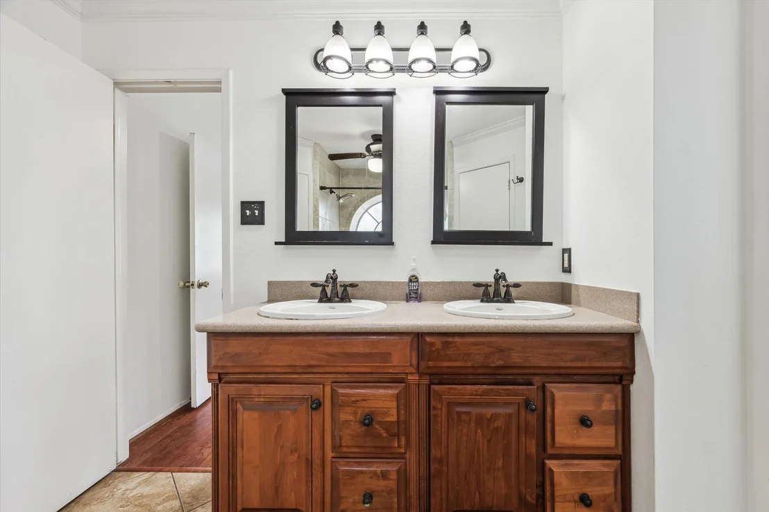 Photo of 607 Oak Harbor Drive
