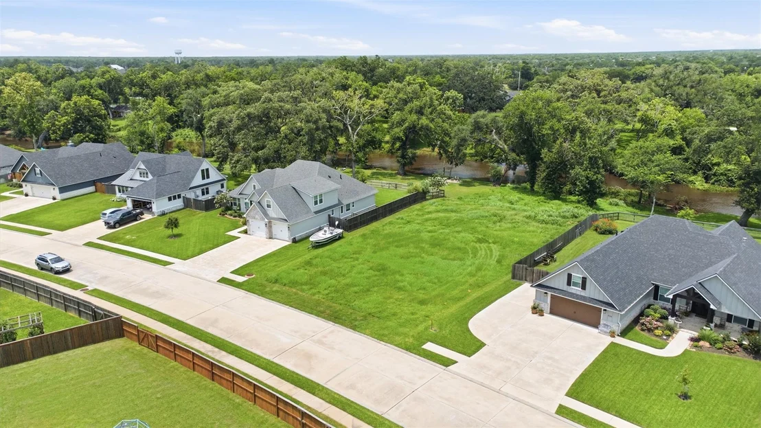Photo of 208 Creekside Lane