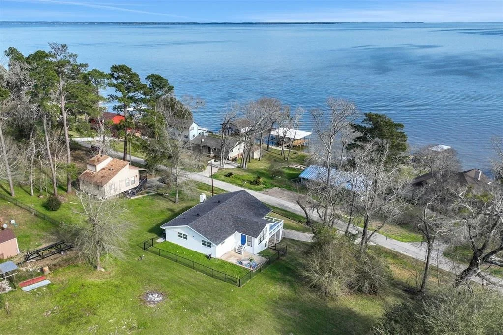 Photo of 255 Edgewater Way