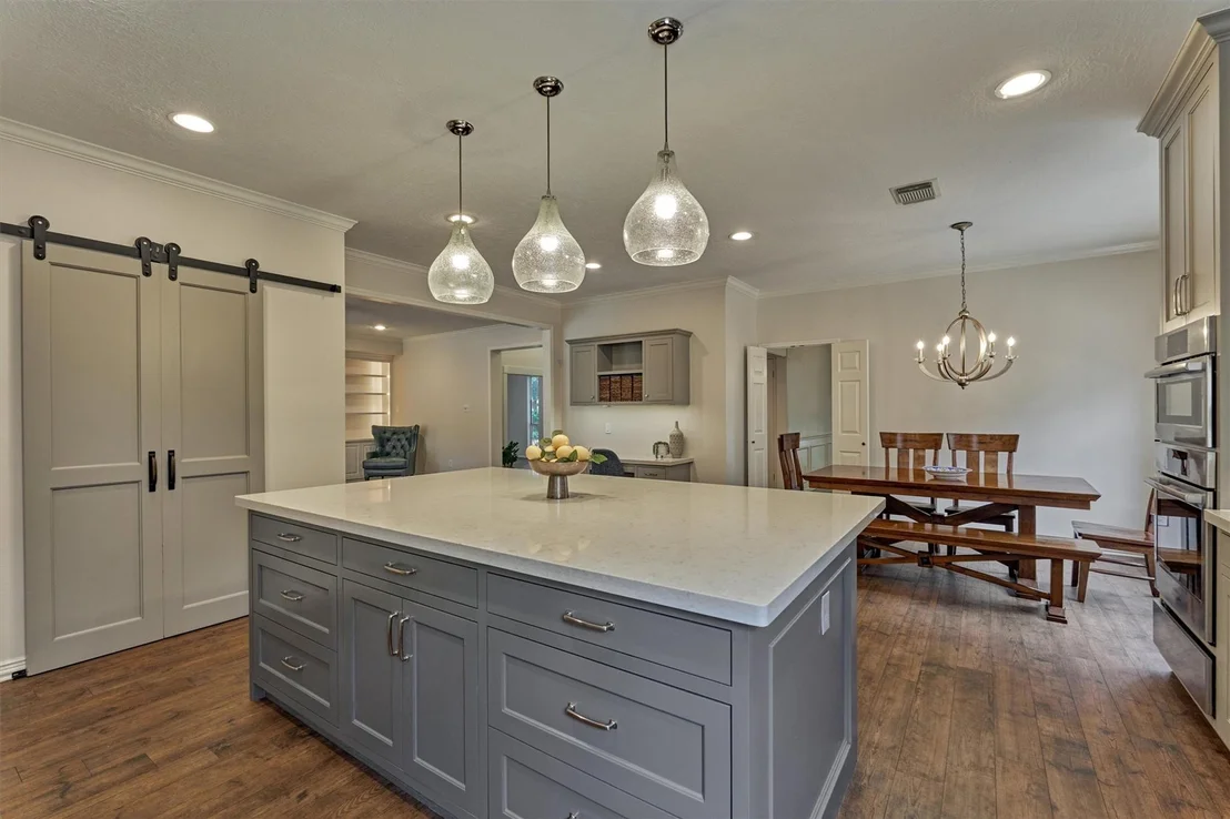 Photo of 16707 Avenfield Road