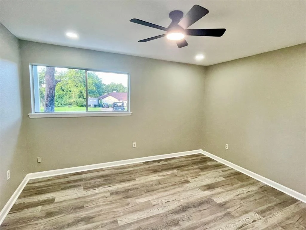 Photo of 187 Golfview Drive N