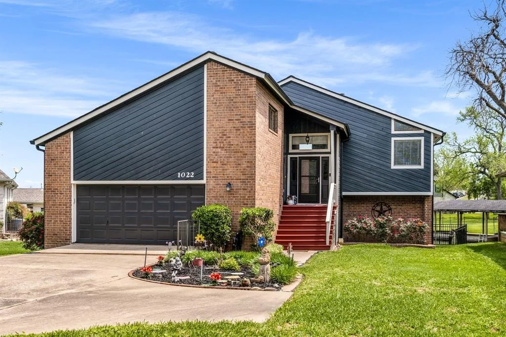 Photo of 1022 Lake View Drive