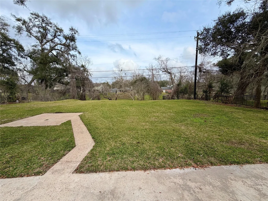 Photo of 306 Oak Drive