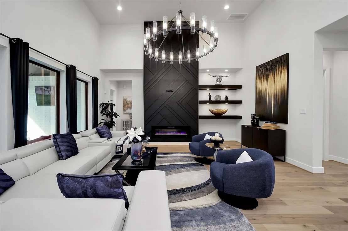 Photo of 16011 Bonjour Boulevard