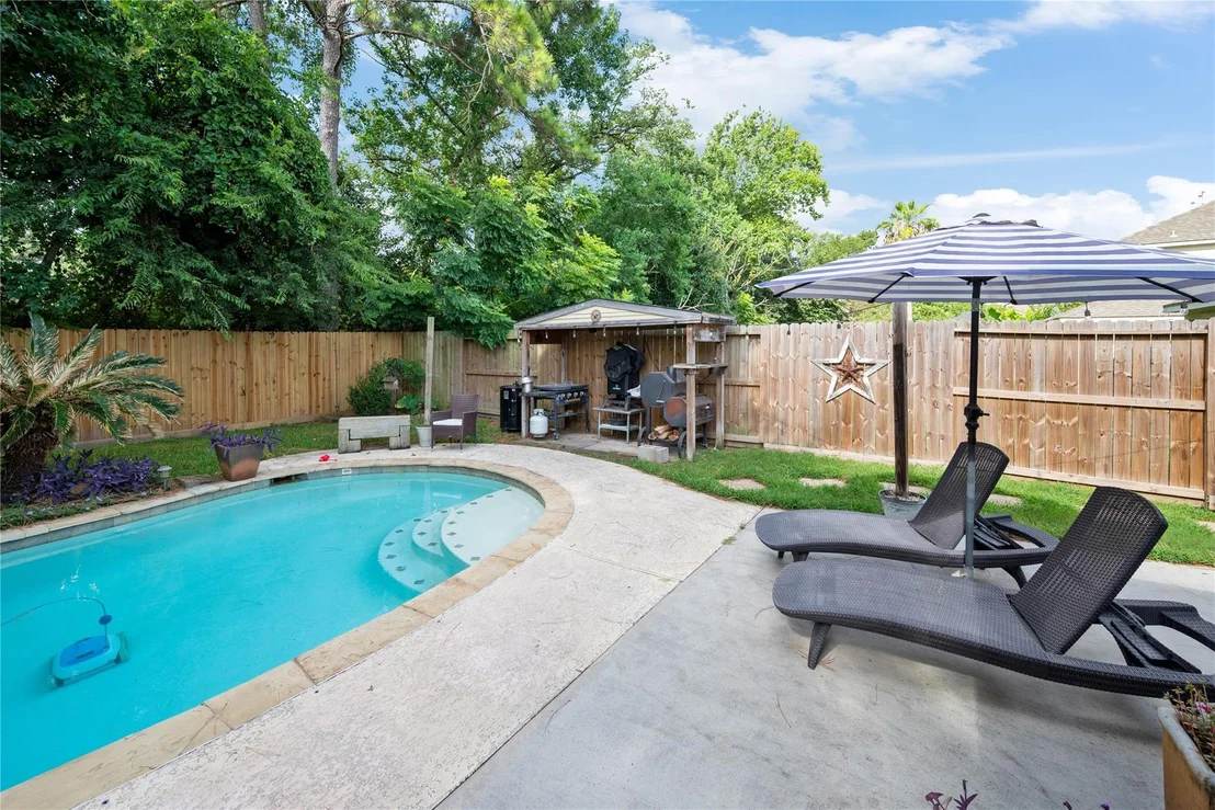Photo of 723 Far Pines Drive
