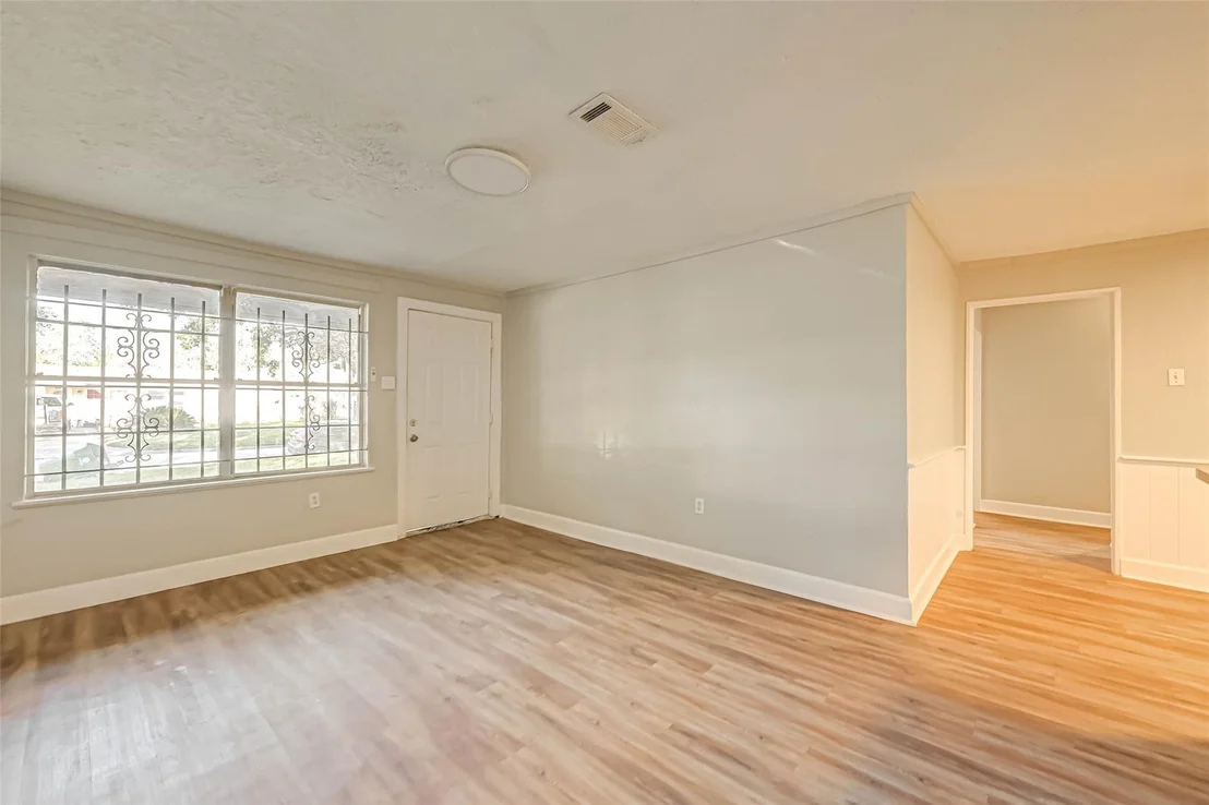 Photo of 5102 Lyndhurst Drive