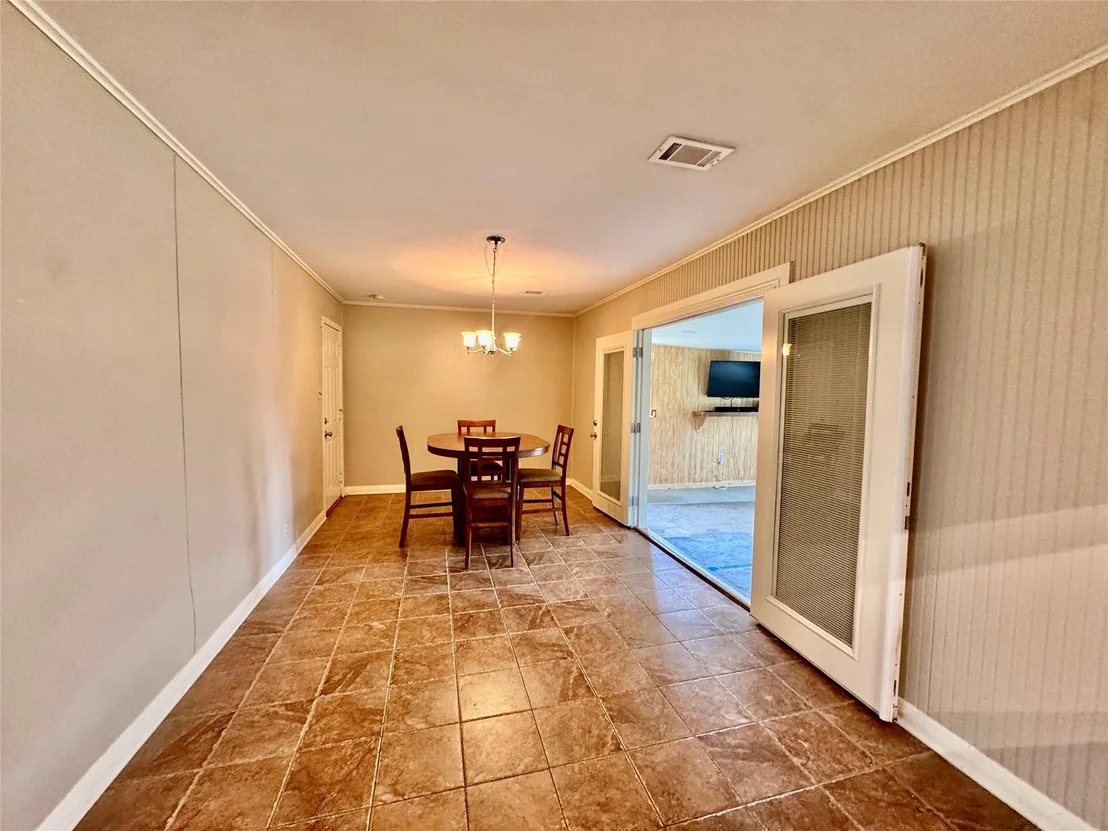 Photo of 5050 Swallow Drive