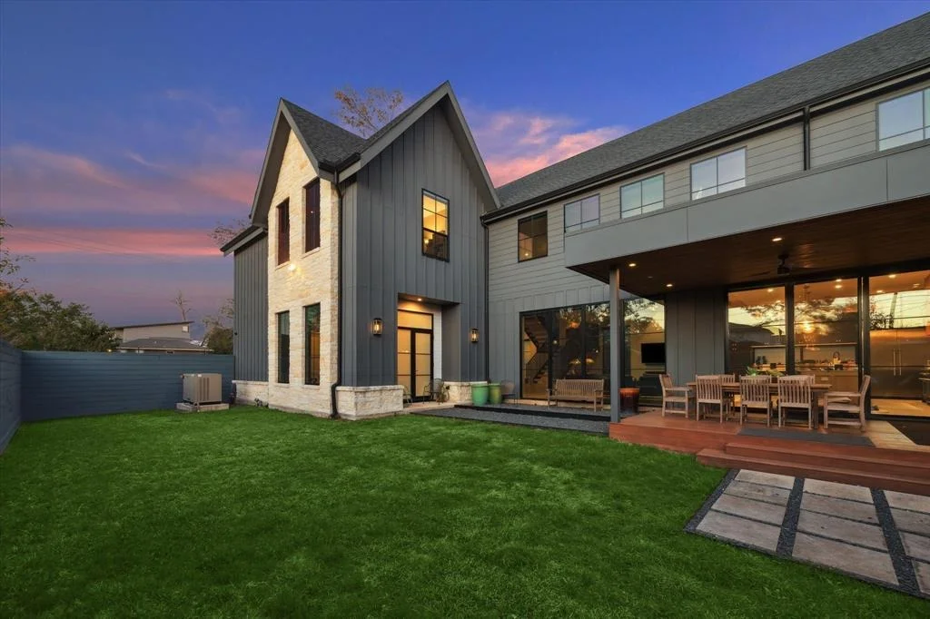 Photo of 2535 White Oak Drive