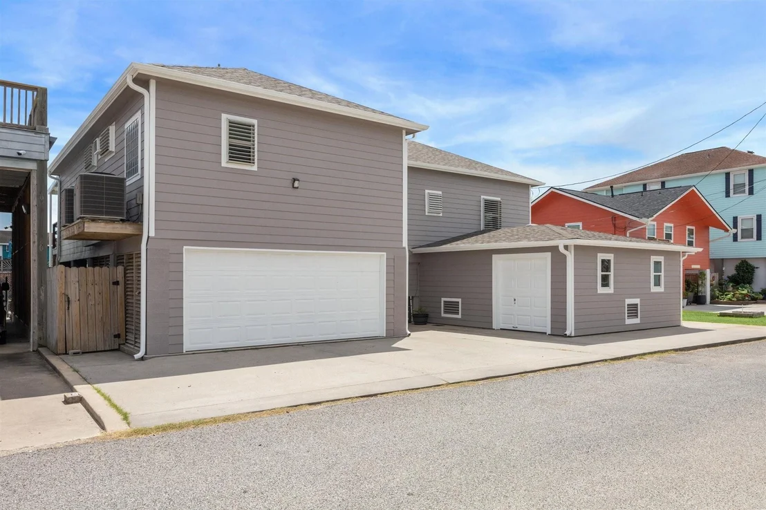 Photo of 33 Lakeside Drive
