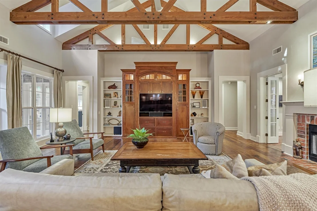 Photo of 10928 Lake Forest Drive