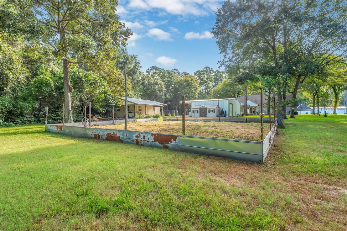 Photo of 27047 Holly Drive