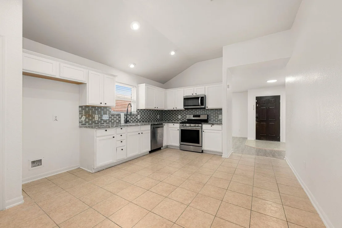 Photo of 17739 Barton Point Lane