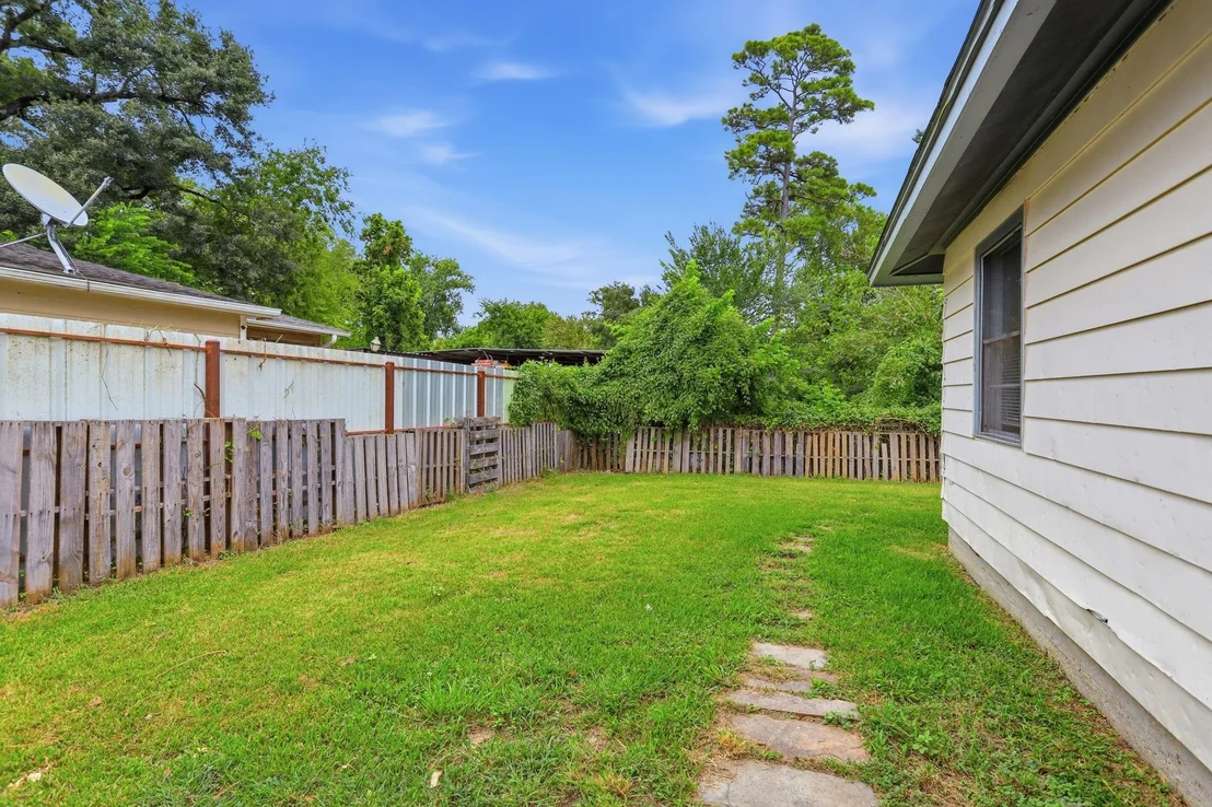 Photo of 9242 Forest View Street