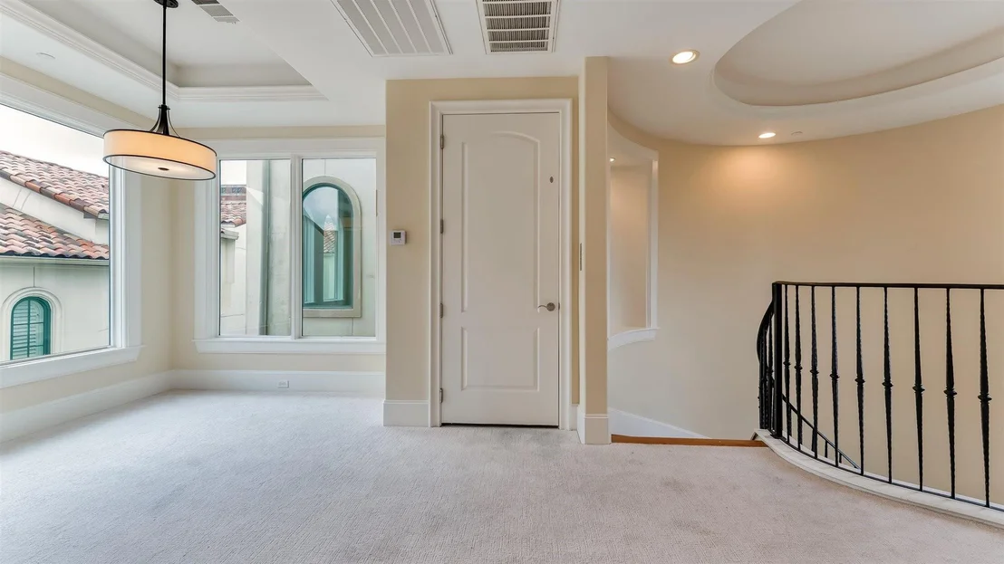 Photo of Unit E at 1700 Sunset Boulevard