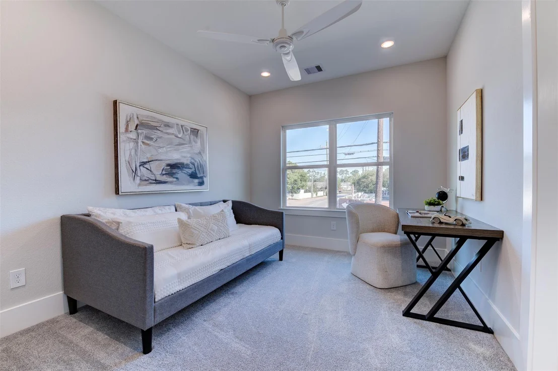 Photo of 5130 Rosslyn Road