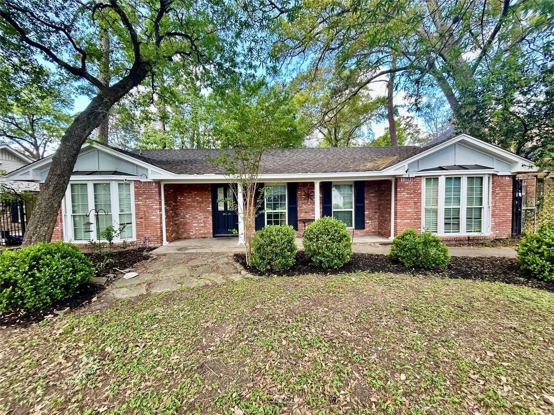 Photo of 823 Wycliffe Drive