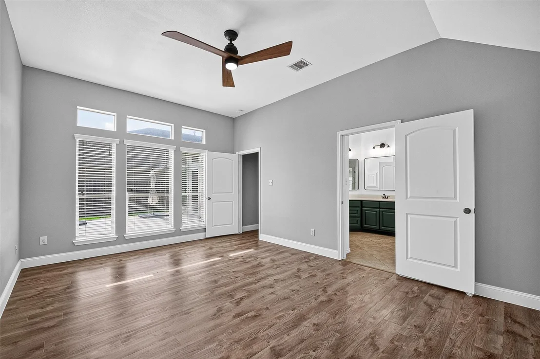 Photo of 5606 Walnut Glen Lane