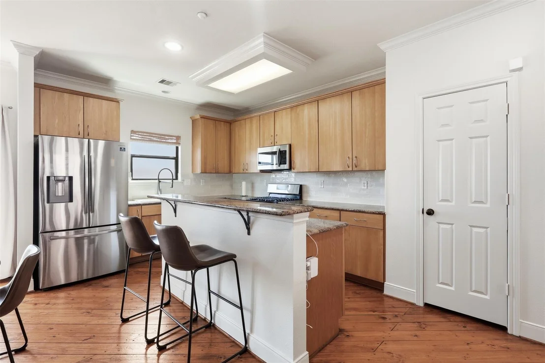Photo of Unit D at 2424 Navigation Boulevard