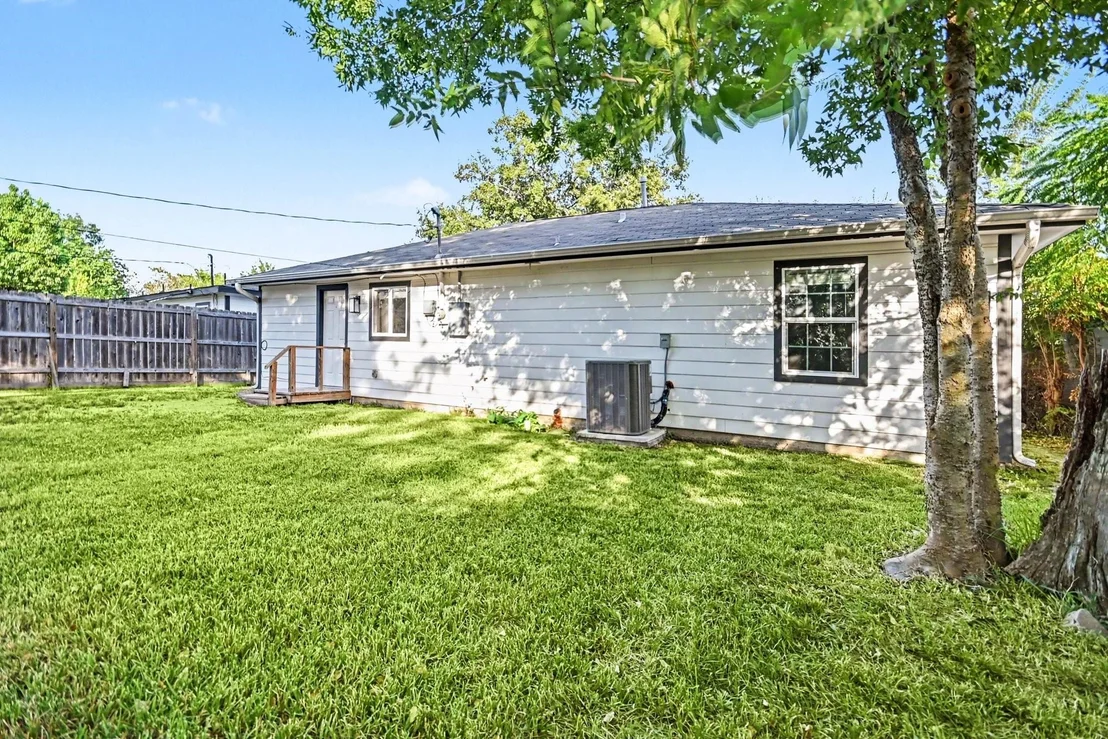 Photo of 7346 Okinawa Road