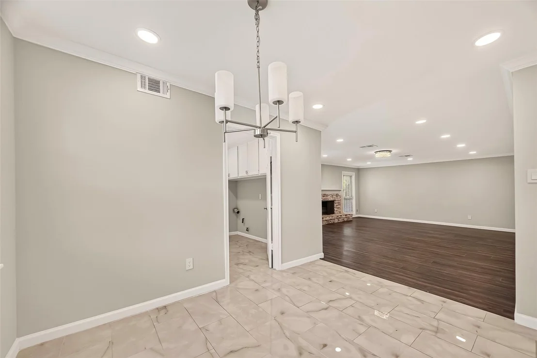 Photo of 418 N Wilcrest Drive